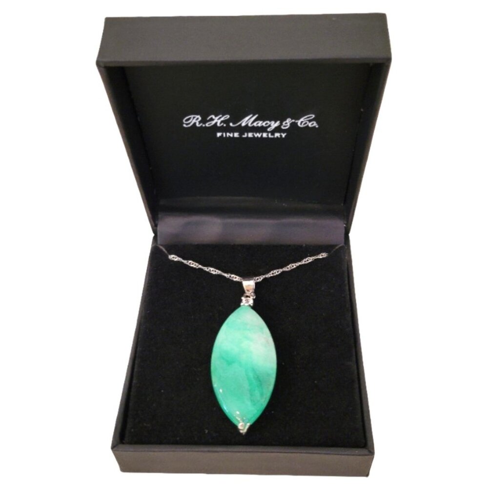 Elegant Green Cabochon Marquise Leaf Pendant Necklace – 18K Gold Plated Chain